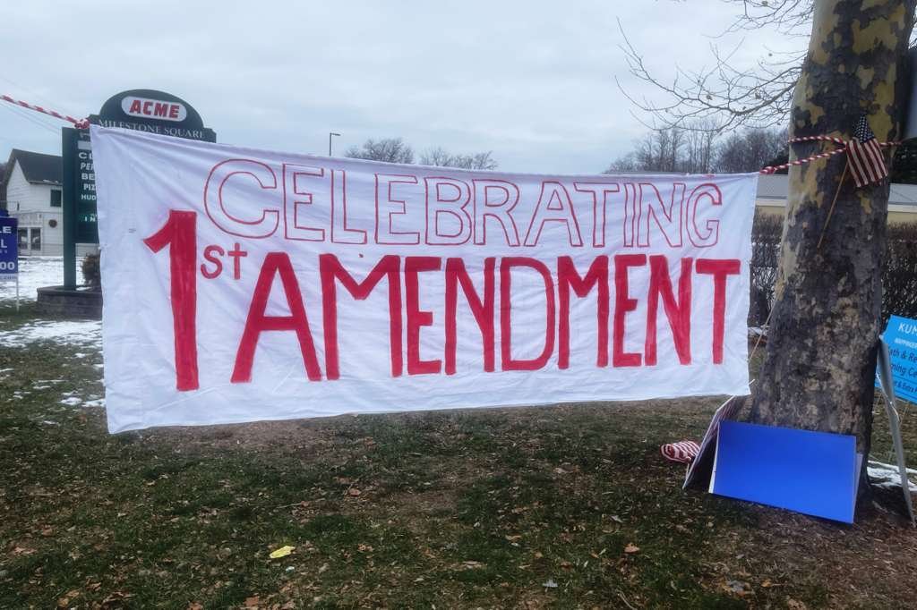Residentes de Pleasant Valley se manifiestan en defensa de la Primera Enmienda imagen de whatsapp 2025 12 13 a las 09.55.01 f331a3fc