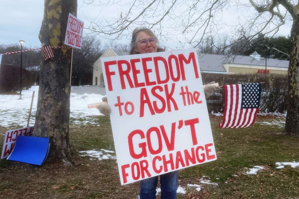 Residentes de Pleasant Valley se manifiestan en defensa de la Primera Enmienda imagen de whatsapp 2025 12 13 a las 09.55.02 5131cb0f