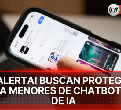 Senadores proponen nuevas reglas para proteger a menores de los chatbots de inteligencia artificial Persona usando en un teléfono celular una aplicación de chatbot de inteligencia artificial.