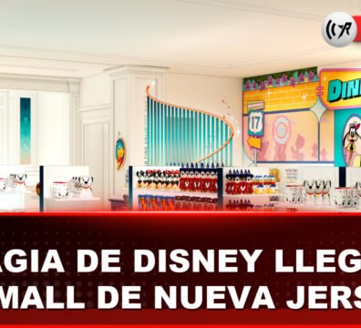 Logotipo y decoración de Disney Store en un centro comercial.