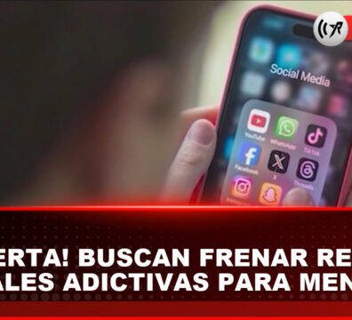 Avanza propuesta histórica para restringir el acceso a redes sociales adictivas a menores de 15 años Adolescente revisando una red social en su teléfono inteligente