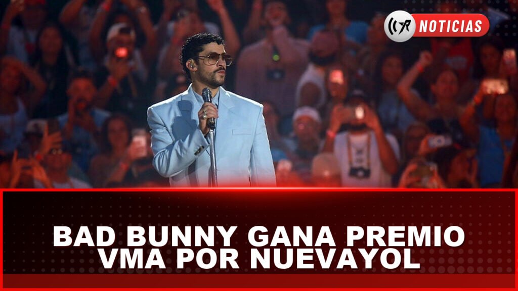 Bad Bunny en la ceremonia de premiación tras ganar el premio al Mejor Video Latino en los VMA 2026.
