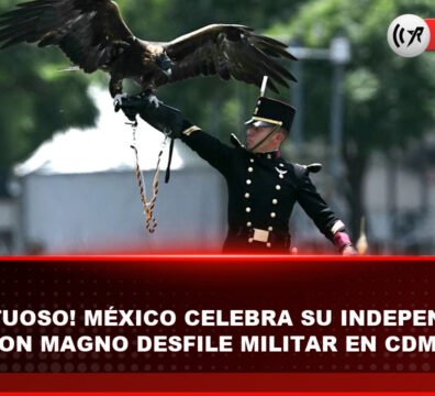 Integrantes de las Fuerzas Armadas de México marchan durante el desfile del Día de la Independencia en el Zócalo de la Ciudad de México.