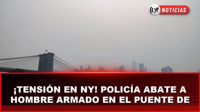 Agentes de policía y vehículos de emergencia en el Puente de Brooklyn en Nueva York.