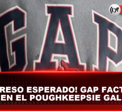 Logotipo y prendas de vestir de la tienda GAP Factory en exhibición comercial
